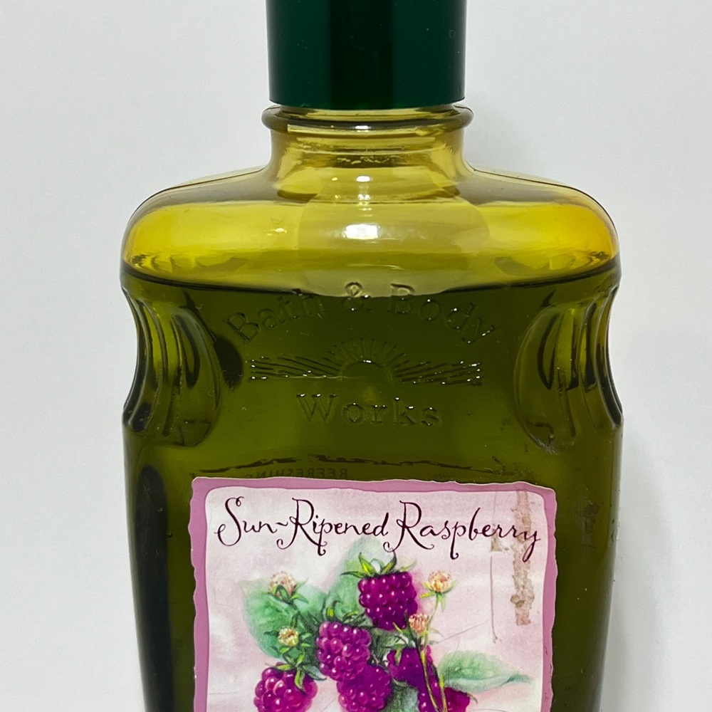 Vintage Bath and Body Works Sun Ripened Raspberry Refreshing Shower Gel